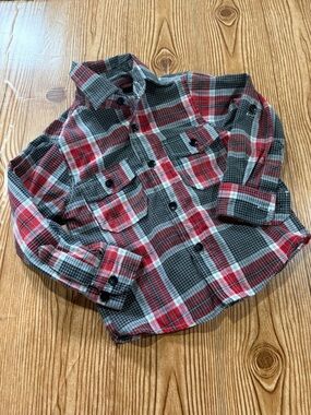 4/$20 Swiss Crows Red and Black Plaid Long Sleeve Button-Up Shirt Collar